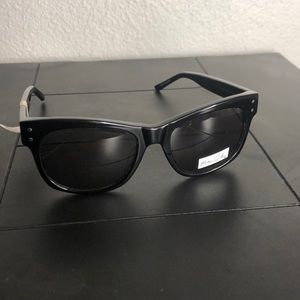 Max Cole woman’s black sunglasses